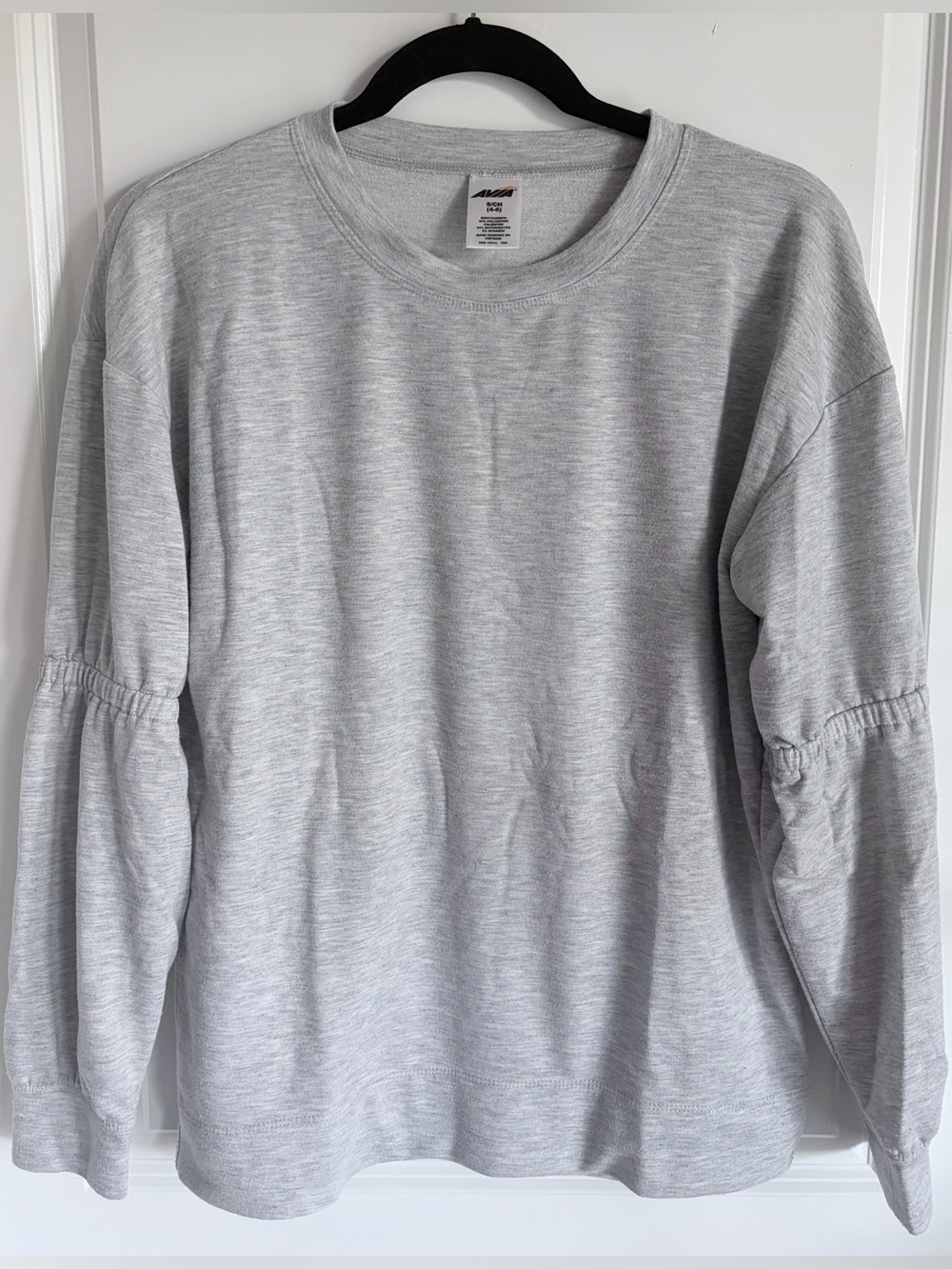 Women’s Athletic Light Gray Long-Sleeve